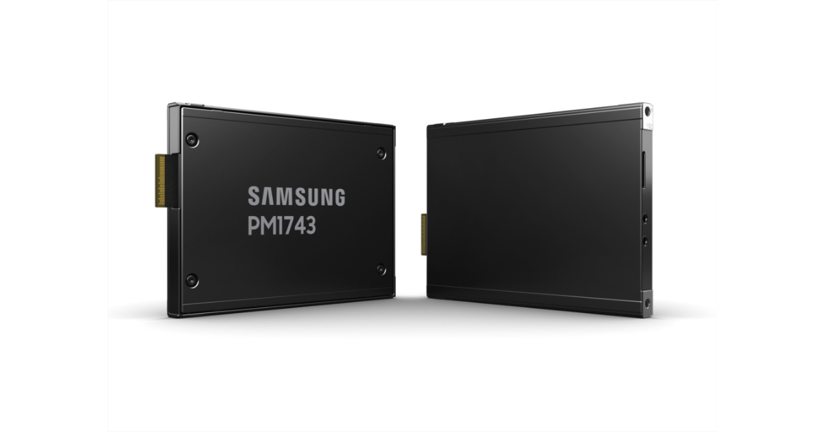 Samsung PM1743 in two form factors