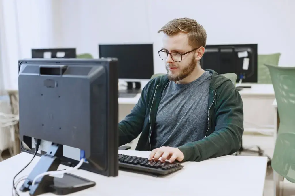 man-with-glasses-student-computer-science-class-person-uses-computer.jpg man-with-glasses-student-computer-science-class-person-uses-computer.jpg